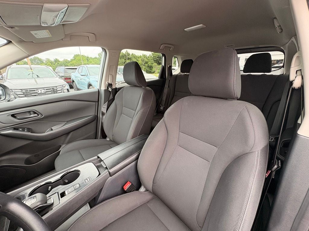 2024 Nissan Rogue S 1-Owner / Blind Spot / Rear Parking Sensors
