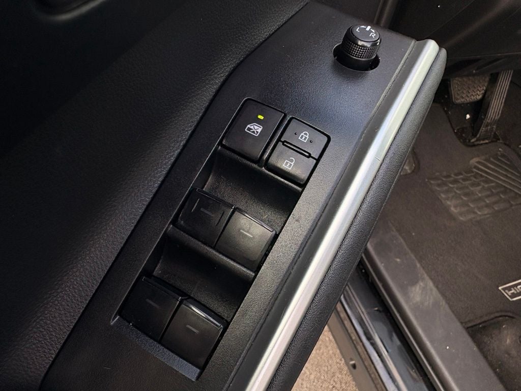2023 Toyota Highlander XLE - Photo 11