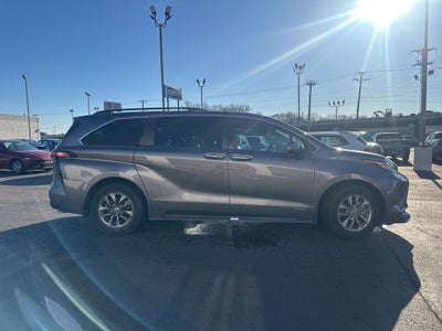 2021 Toyota Sienna XLE 8 Passenger