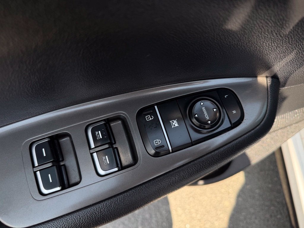 2020 Kia Optima S - Photo 15