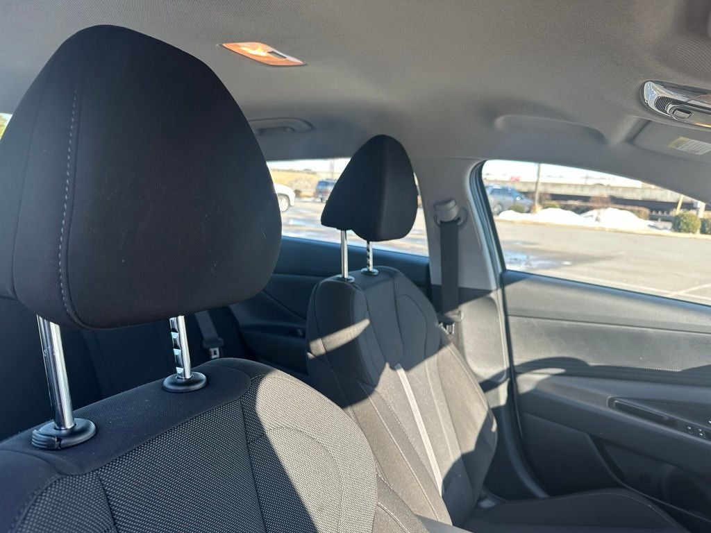 2025 Hyundai ELANTRA SE