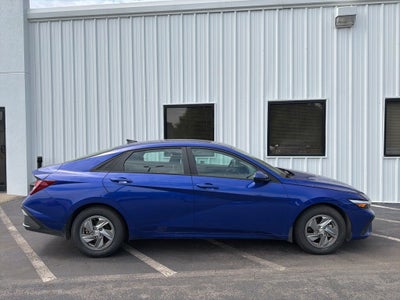 2024 Hyundai ELANTRA SE