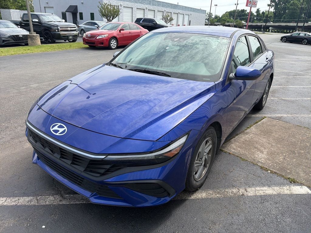 2024 Hyundai ELANTRA SE