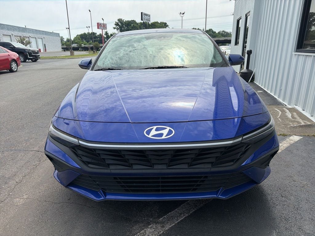 2024 Hyundai ELANTRA SE
