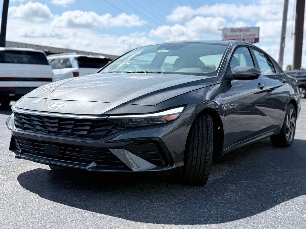 2025 Hyundai ELANTRA Limited