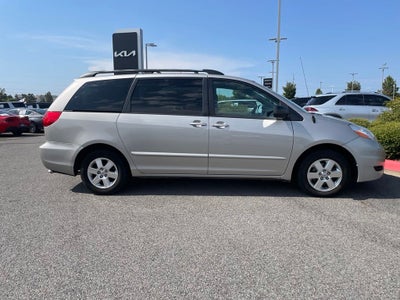 2009 Toyota Sienna LE