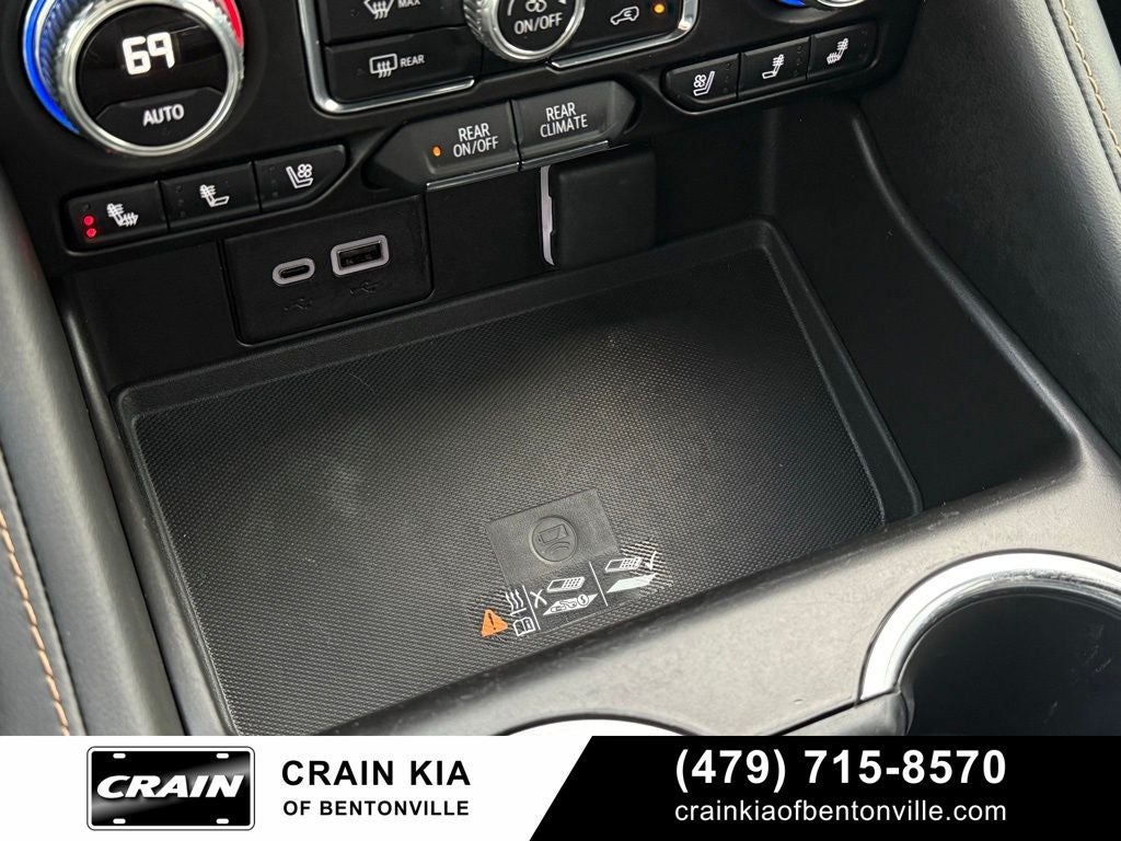 2024 GMC Yukon AT4 - 4WD / PANORAMIC SUNROOF / CLEAN CARFAX