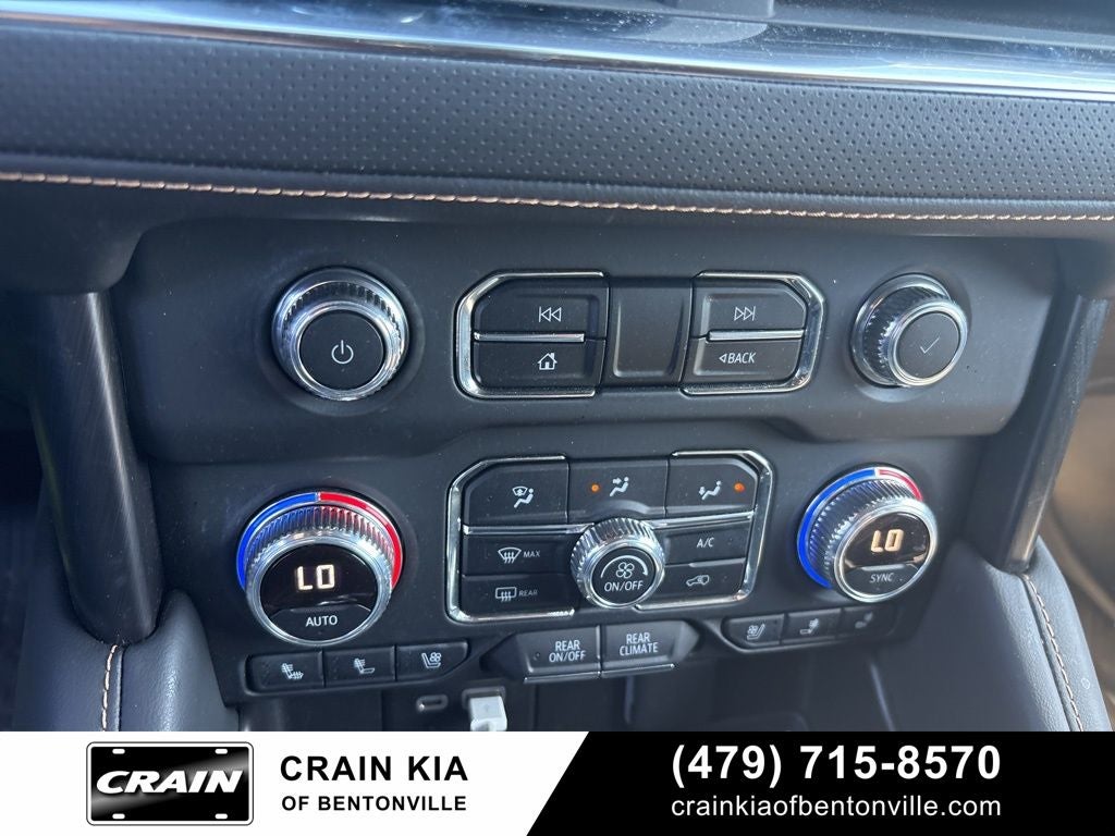 2022 GMC Yukon AT4 - 4WD / PANORAMIC SUNROOF / CLEAN CARFAX