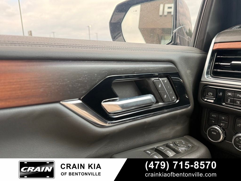 2026 GMC Yukon Denali - 4WD / PANORAMIC SUNROOF / CLEAN CARFAX