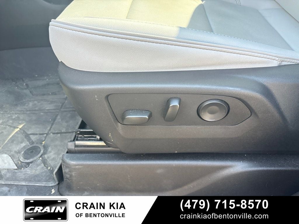2025 Chevrolet Suburban Premier - 4WD / PANORAMIC SUNROOF / CLEAN CARFAX