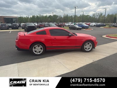 2011 Ford Mustang V6 - CLEAN CARFAX