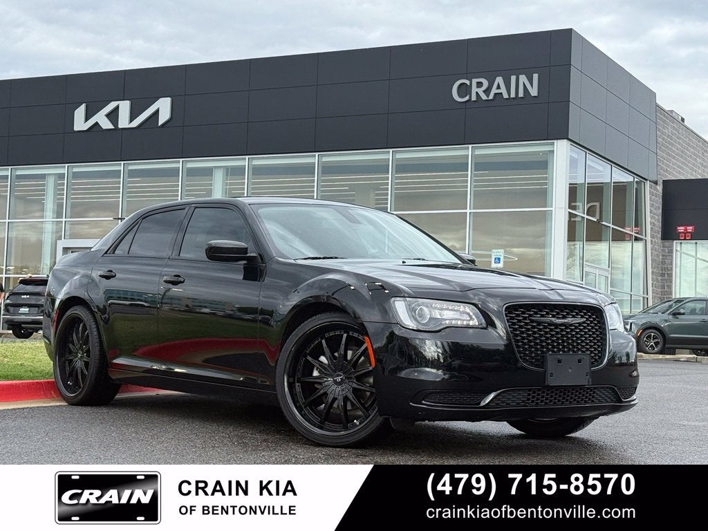 2022 Chrysler 300 Touring - CLEAN CARFAX / ONE OWNER