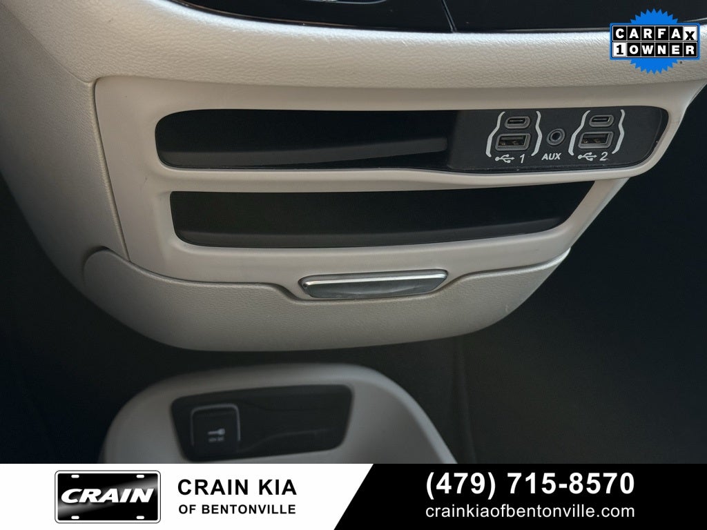 2024 Chrysler Pacifica Touring L - CLEAN CARFAX / ONE OWNER