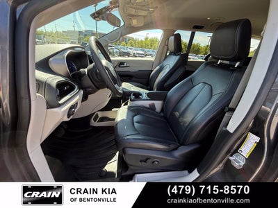 2022 Chrysler Pacifica Hybrid Touring L - CLEAN CARFAX / ONE OWNER