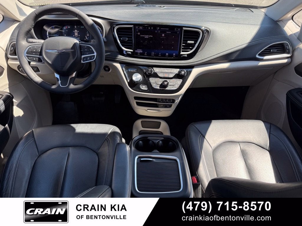 2022 Chrysler Pacifica Hybrid Touring L - CLEAN CARFAX / ONE OWNER
