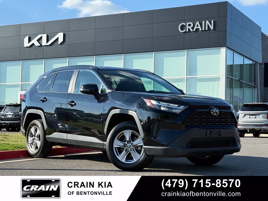 2022 Toyota RAV4 XLE - AWD / CLEAN CARFAX