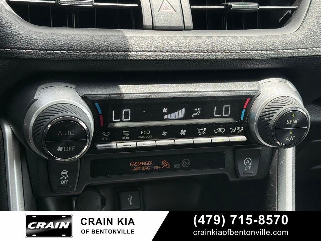 2021 Toyota RAV4 XLE - AWD / CLEAN CARFAX / ONE OWNER
