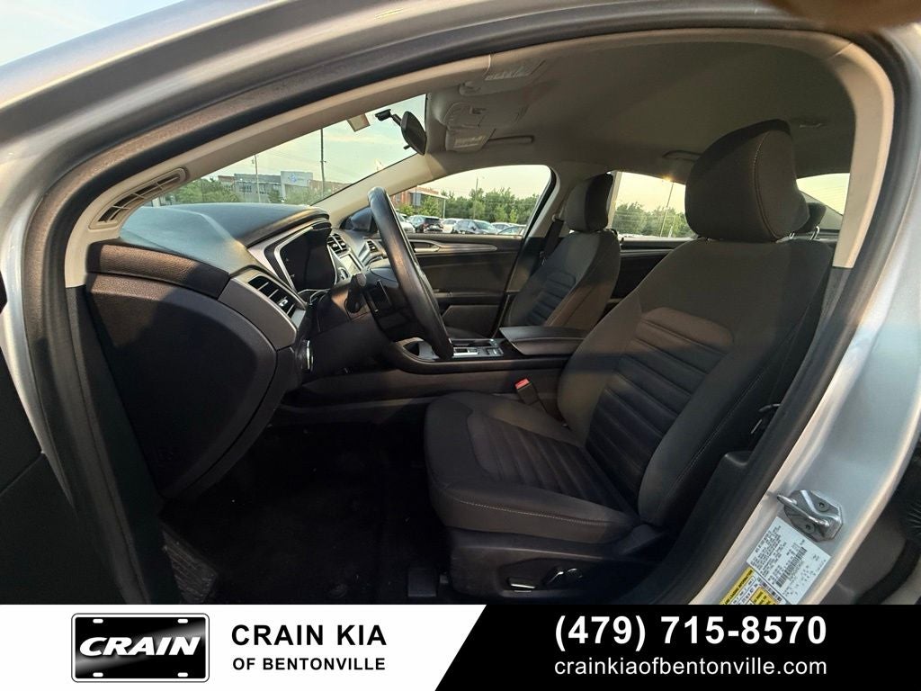 2017 Ford Fusion SE - CLEAN CARFAX