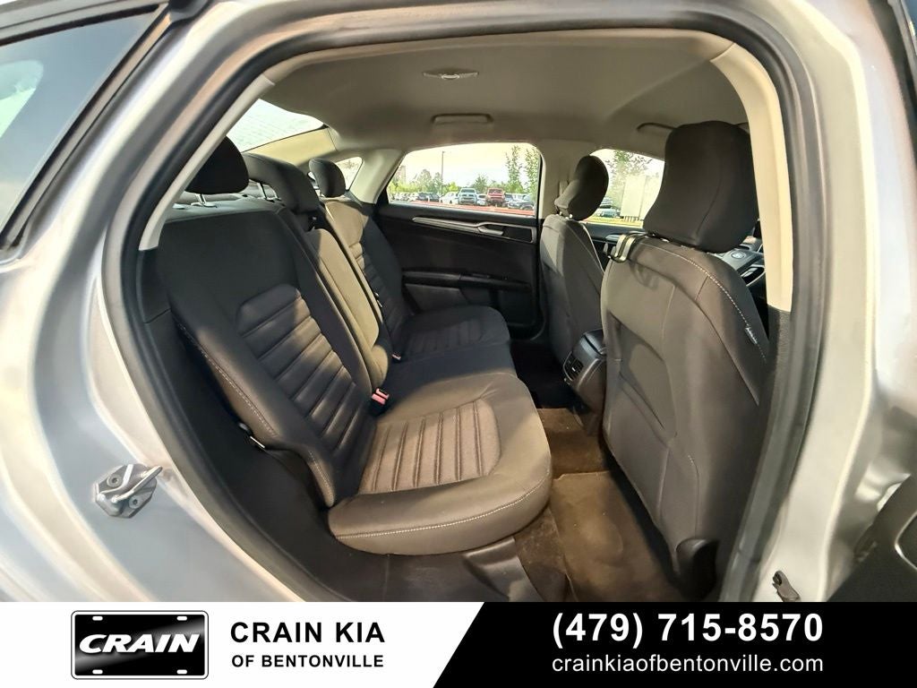 2017 Ford Fusion SE - CLEAN CARFAX
