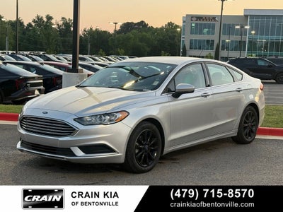 2017 Ford Fusion SE - CLEAN CARFAX