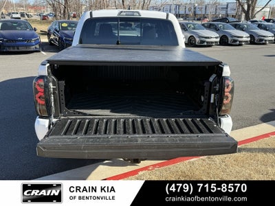 2017 Toyota Tacoma SR V6 - 4WD / LIFTED! / CLEAN CARFAX