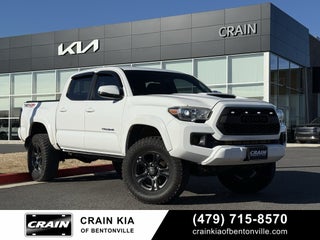 2017 Toyota Tacoma SR V6 - 4WD / LIFTED! / CLEAN CARFAX