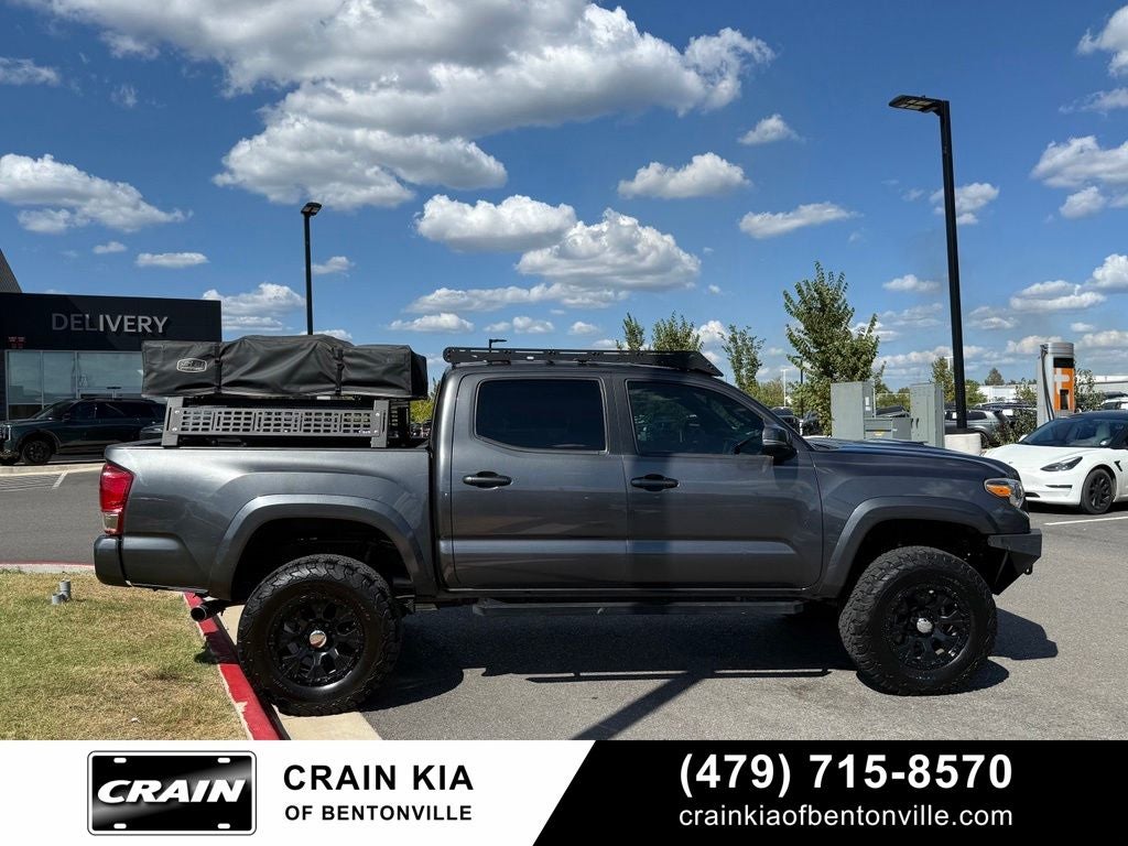 2017 Toyota Tacoma TRD Sport V6 - 4WD / CLEAN CARFAX / LIFTED!