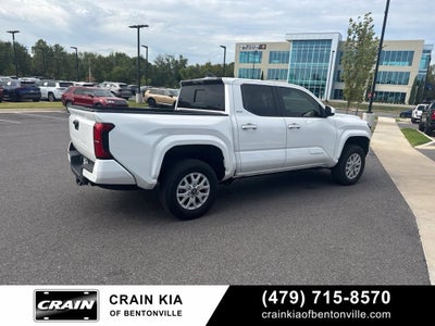 2024 Toyota Tacoma SR5 - 4WD / CLEAN CARFAX