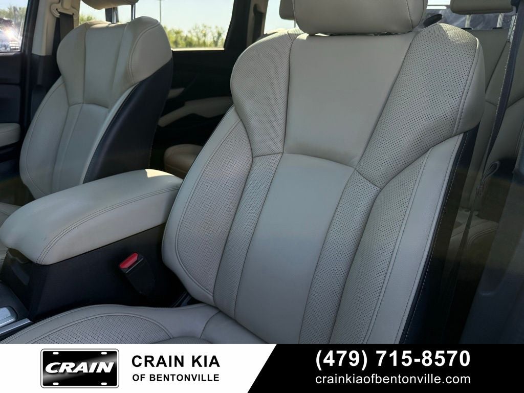 2022 Subaru Ascent Limited - AWD / PANORAMIC SUNROOF / CARFAX ONE OWNER