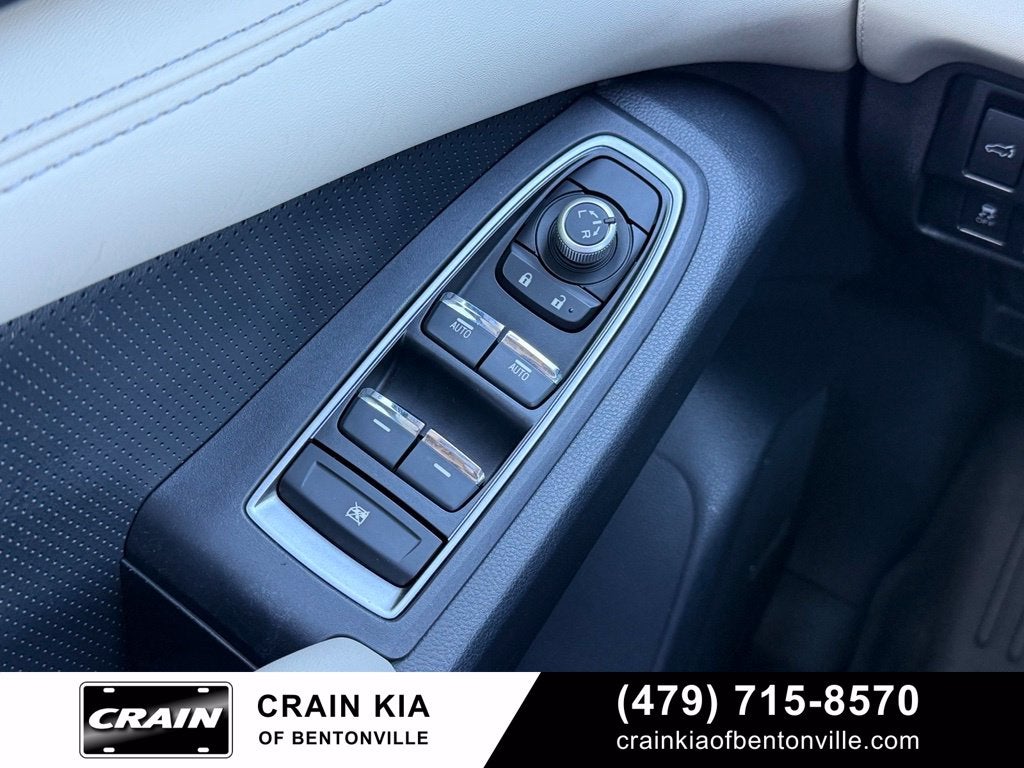 2021 Subaru Ascent Limited - AWD / PANORAMIC SUNROOF / CLEAN CARFAX