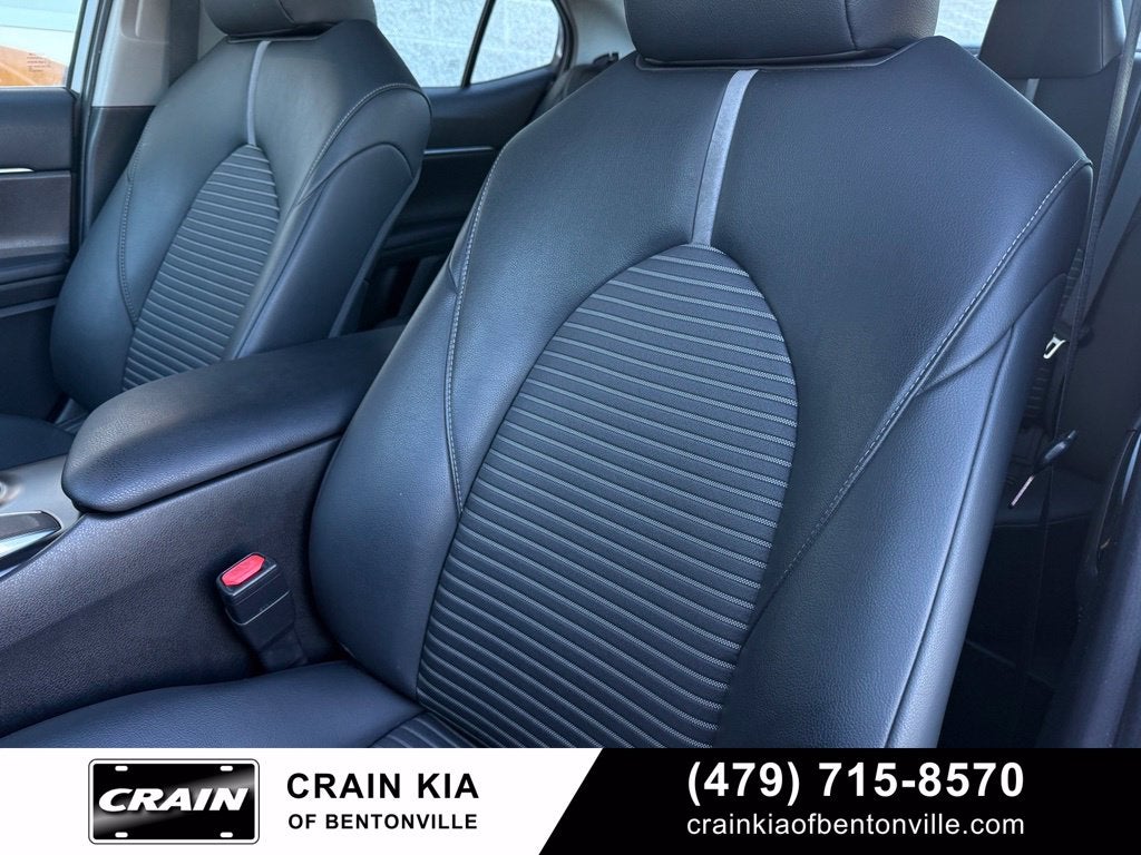 2019 Toyota Camry SE - SUNROOF / CLEAN CARFAX