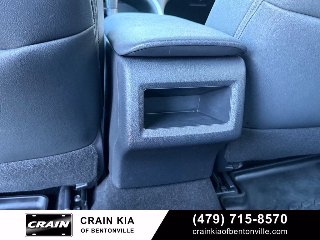 2019 Toyota Camry SE - SUNROOF / CLEAN CARFAX