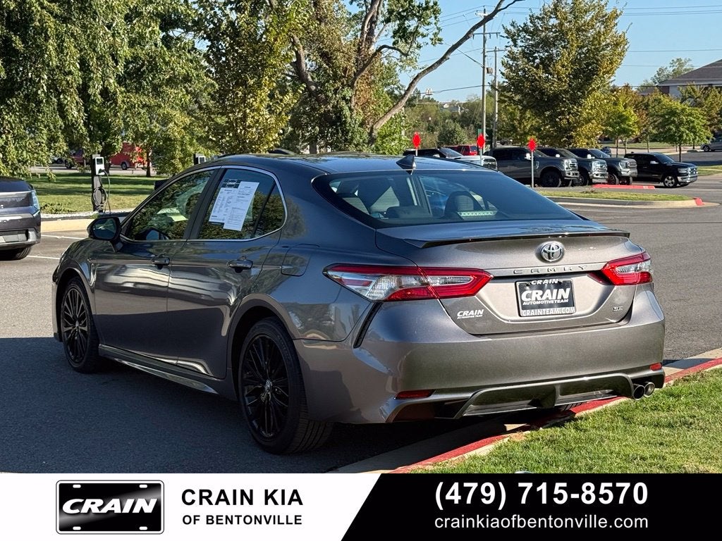 2019 Toyota Camry SE - SUNROOF / CLEAN CARFAX