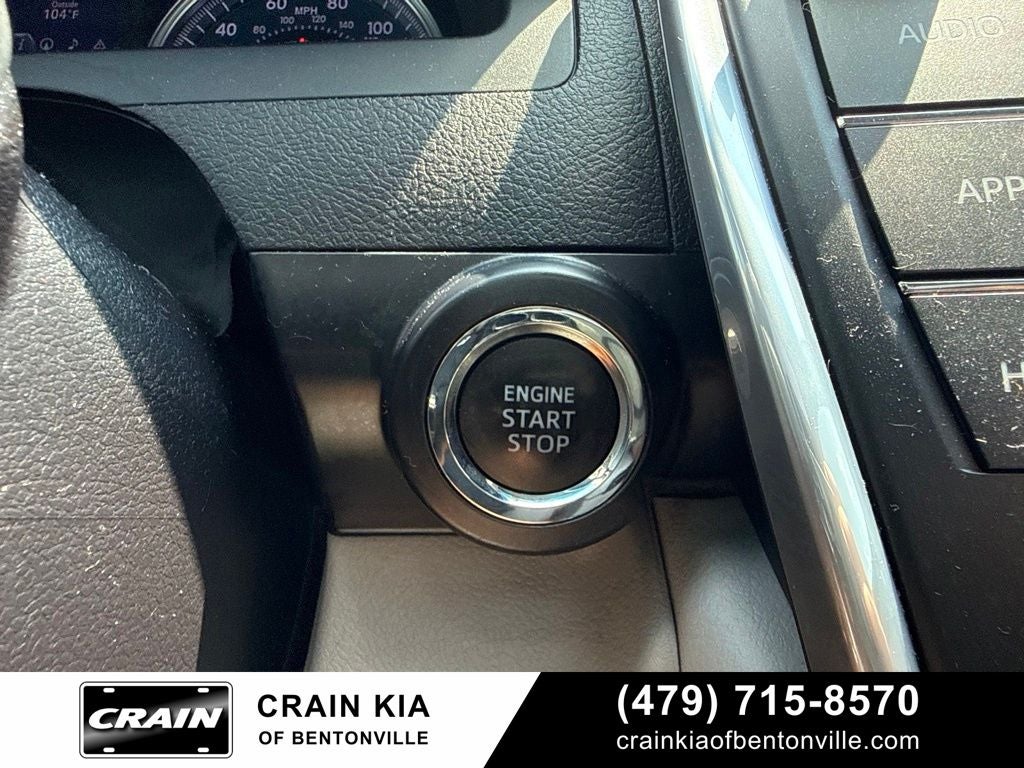 2015 Toyota Camry XLE - SUNROOF / LEATHER / NAV