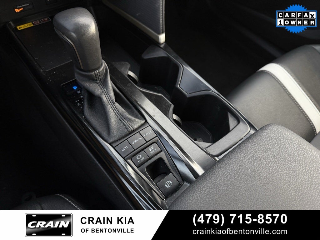 2025 Toyota Camry SE - CLEAN CARFAX / ONE OWNER