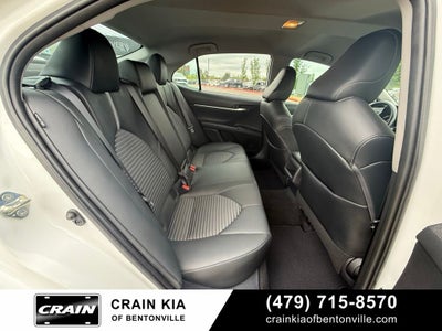 2020 Toyota Camry SE - CLEAN CARFAX / ONE OWNER