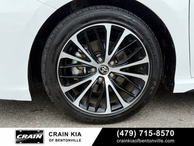 2020 Toyota Camry SE - CLEAN CARFAX / ONE OWNER