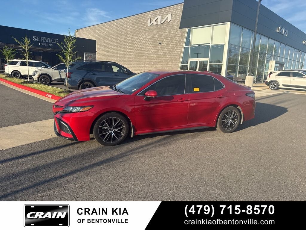 2022 Toyota Camry SE - CLEAN CARFAX / ONE OWNER