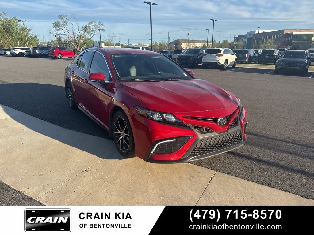 2022 Toyota Camry SE - CLEAN CARFAX / ONE OWNER