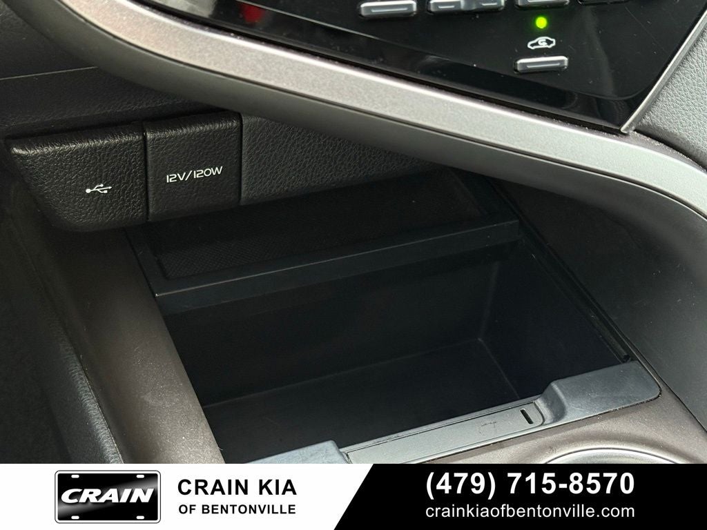 2023 Toyota Camry SE - CLEAN CARFAX / ONE OWNER
