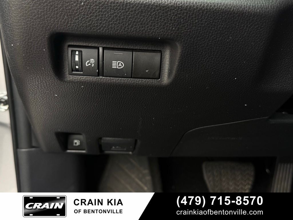 2025 Toyota RAV4 Hybrid XLE - AWD / CLEAN CARFAX / ONE OWNER