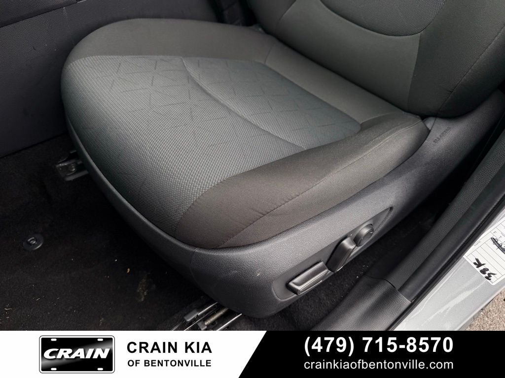 2025 Toyota RAV4 Hybrid XLE - AWD / CLEAN CARFAX / ONE OWNER