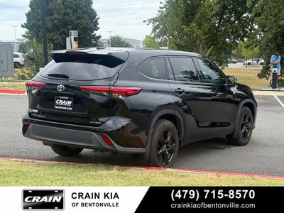 2022 Toyota Highlander LE - AWD