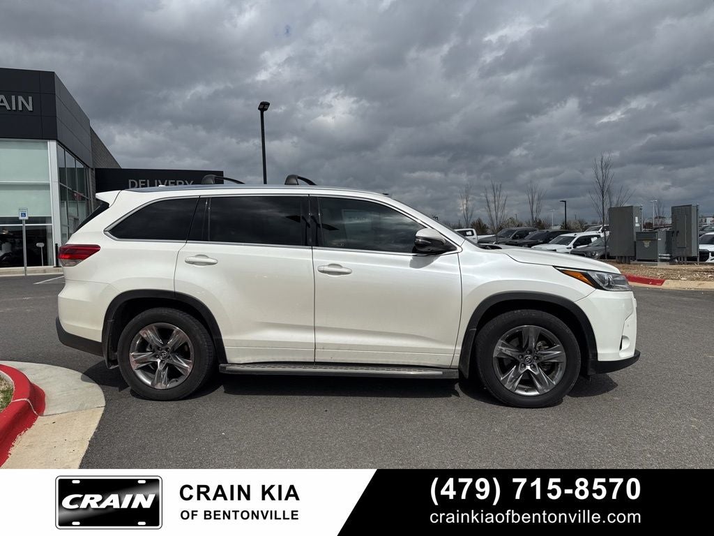 2018 Toyota Highlander Limited Platinum - AWD / PANO ROOF / CAPTAIN'S CHAIRS