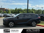 2021 Toyota Highlander XLE - CLEAN CARFAX / SUNROOF