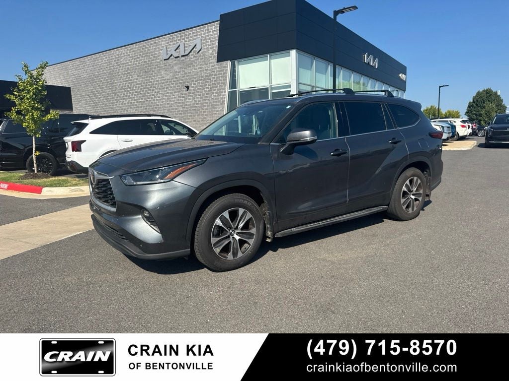 2021 Toyota Highlander XLE - SUNROOF
