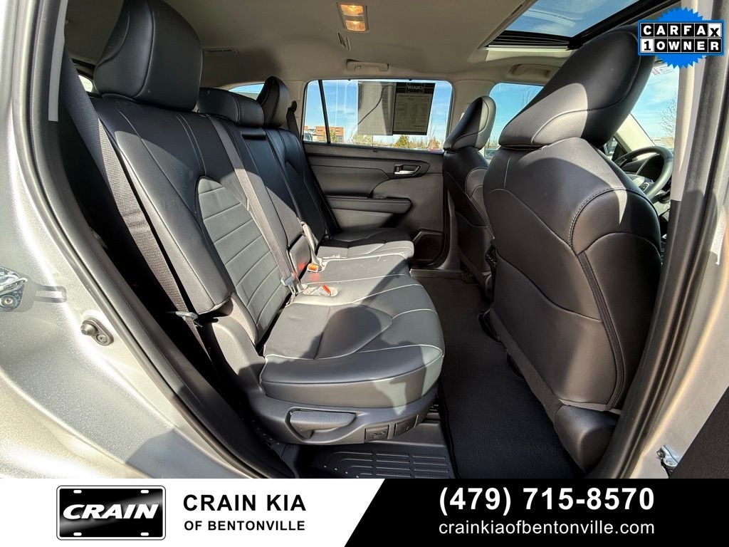 2023 Toyota Highlander XLE - SUNROOF / CARFAX ONE OWNER