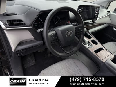 2022 Toyota Sienna LE 8 Passenger - CLEAN CARFAX