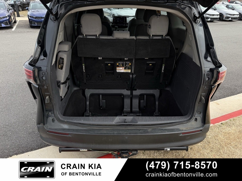 2022 Toyota Sienna LE 8 Passenger - CLEAN CARFAX