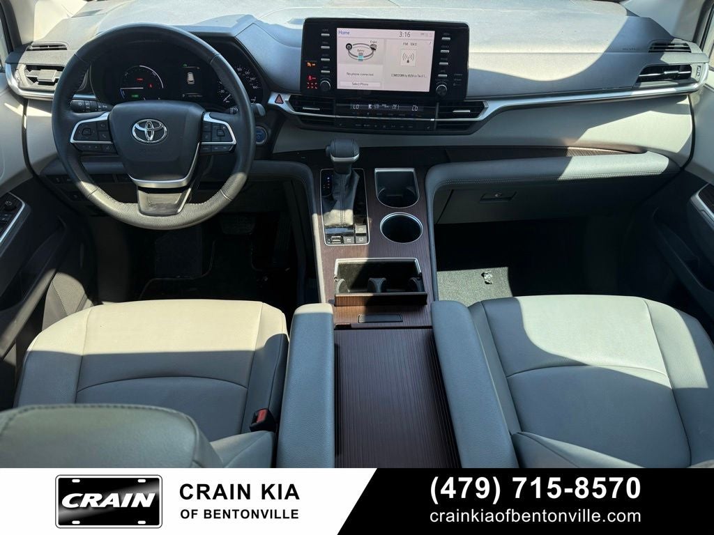 2022 Toyota Sienna XLE 8 Passenger - CARFAX ONE OWNER